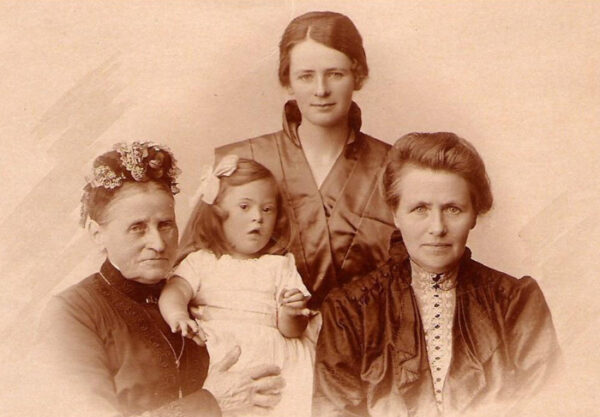 45MLCW-1.jpg Mom Lineage